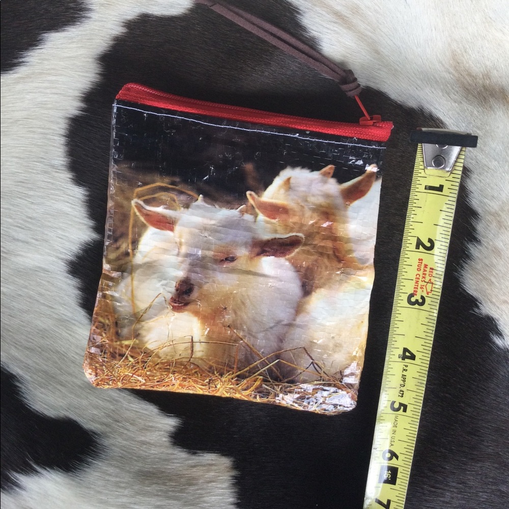 🎯SOLD🎯Upcycled feed sack zipper coin purse/pouch - Picture 2 of 4